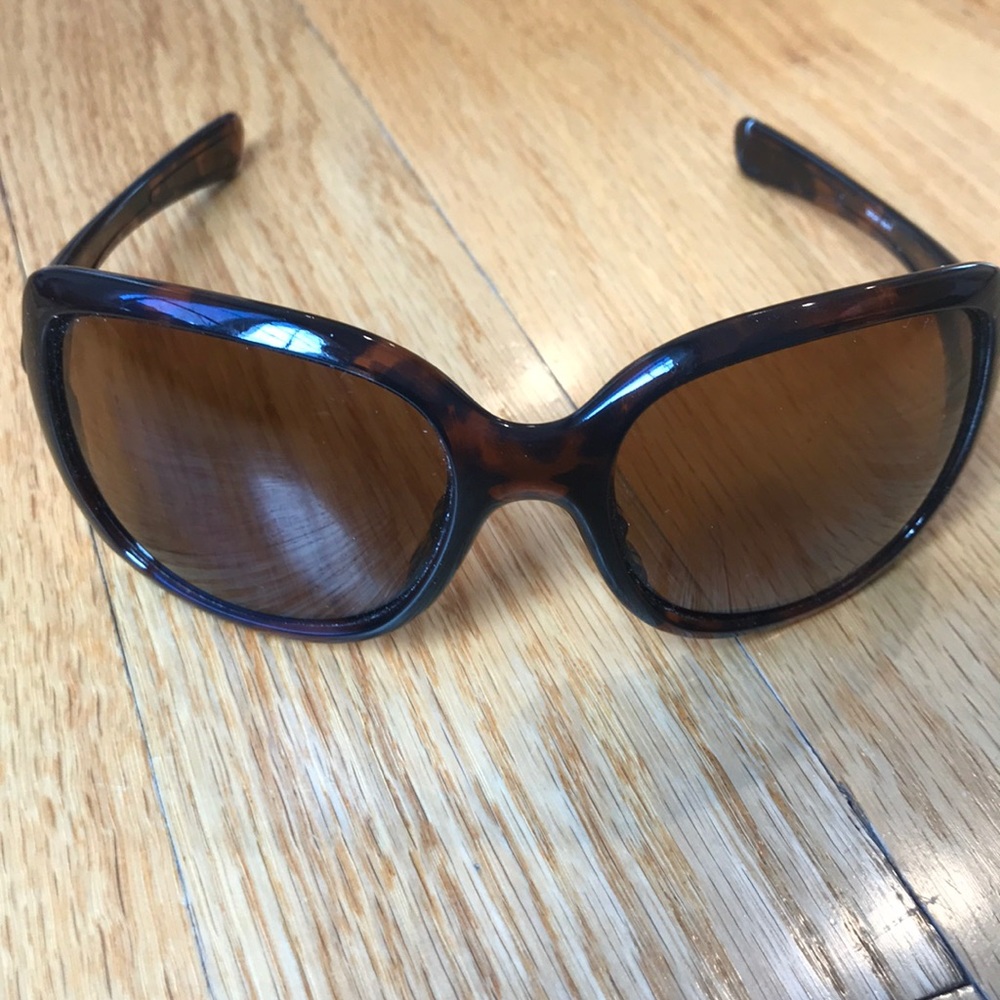 OAKLEY tortoise polarized sunglasses